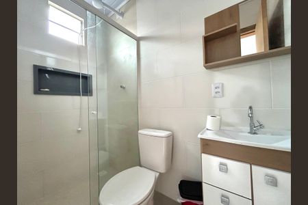 Banheiro  de kitnet/studio para alugar com 1 quarto, 40m² em Alto Ribeirão Leste, Florianópolis