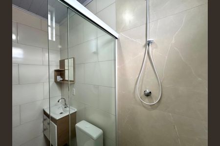 Banheiro  de kitnet/studio para alugar com 1 quarto, 40m² em Alto Ribeirão Leste, Florianópolis