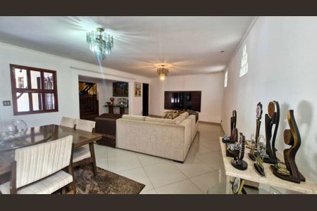 Casa à venda com 3 quartos, 350m² em Jardim Icarai, São Paulo