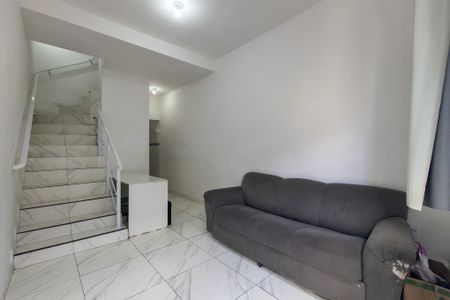 Casa de condomínio para alugar com 55m², 2 quartos e 2 vagasSala