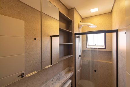Banheiro de kitnet/studio para alugar com 0 quarto, 36m² em Vila Monumento, São Paulo
