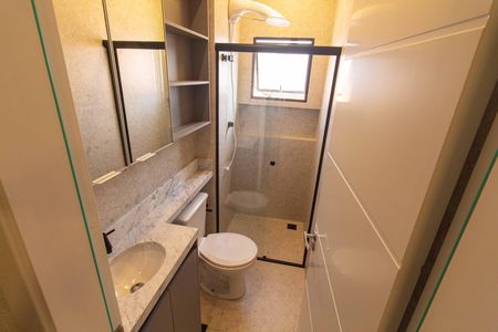 Banheiro de kitnet/studio para alugar com 0 quarto, 36m² em Vila Monumento, São Paulo