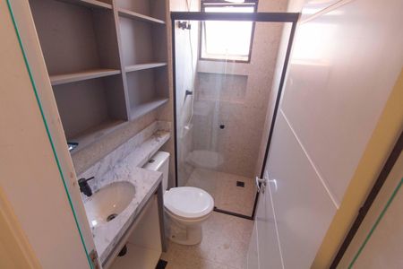 Banheiro de kitnet/studio para alugar com 0 quarto, 36m² em Vila Monumento, São Paulo