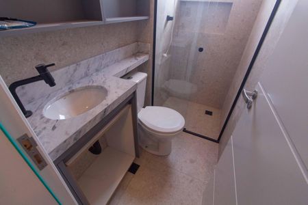 Banheiro de kitnet/studio para alugar com 0 quarto, 36m² em Vila Monumento, São Paulo