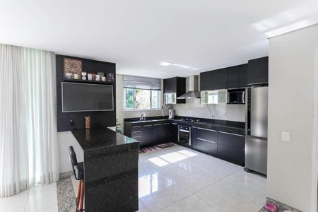 Casa à venda com 270m², 4 quartos e 4 vagasCozinha