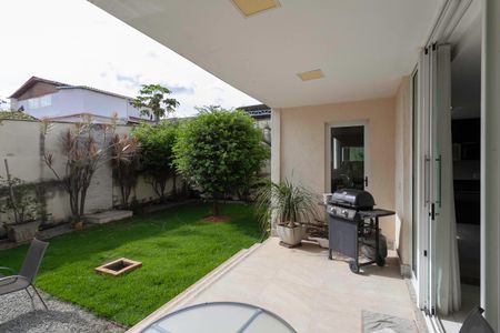 Casa à venda com 270m², 4 quartos e 4 vagasQuintal