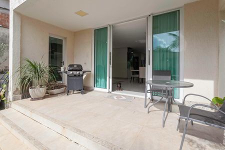 Casa à venda com 270m², 4 quartos e 4 vagasQuintal