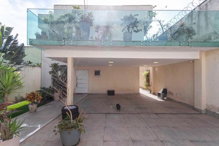 Casa à venda com 270m², 4 quartos e 4 vagasFachada