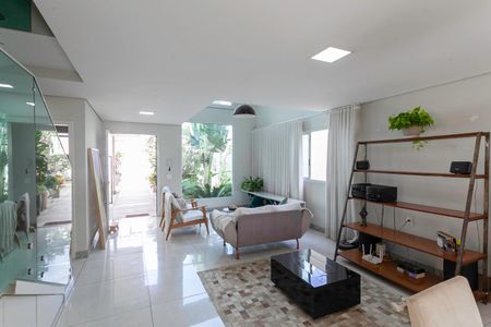 Casa à venda com 270m², 4 quartos e 4 vagasSala 1