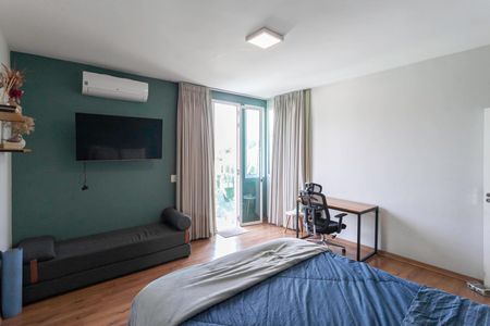 Casa à venda com 270m², 4 quartos e 4 vagasSuíte 