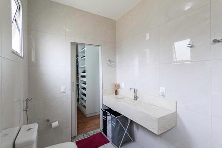 Casa à venda com 270m², 4 quartos e 4 vagasBanheiro da suíte 