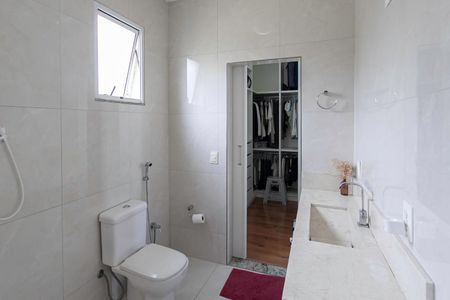 Casa à venda com 270m², 4 quartos e 4 vagasBanheiro da suíte 