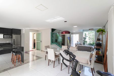 Casa à venda com 270m², 4 quartos e 4 vagasSala 1