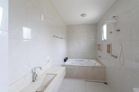 Casa à venda com 270m², 4 quartos e 4 vagasBanheiro da suíte 