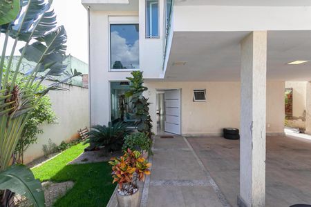 Casa à venda com 270m², 4 quartos e 4 vagasEntrada
