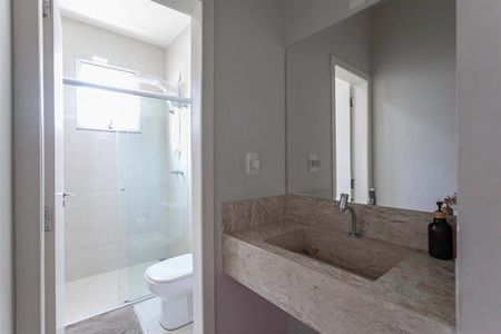 Casa à venda com 270m², 4 quartos e 4 vagasBanheiro social 