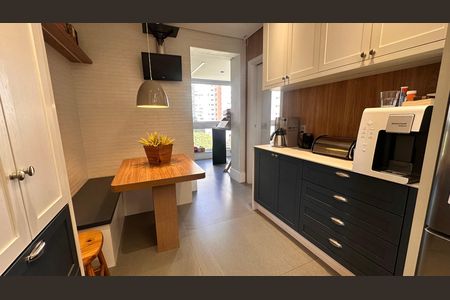 Apartamento à venda com 234m², 4 quartos e 4 vagas Apartamento à venda com 234m², 4 quartos e 4 vagasCozinha