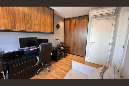Apartamento à venda com 234m², 4 quartos e 4 vagas Apartamento à venda com 234m², 4 quartos e 4 vagasEscritório