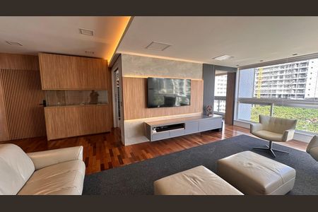 Apartamento à venda com 234m², 4 quartos e 4 vagas Apartamento à venda com 234m², 4 quartos e 4 vagasSala