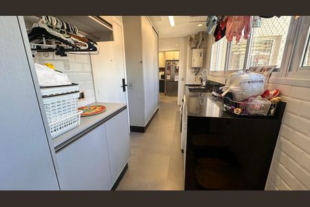 Apartamento à venda com 234m², 4 quartos e 4 vagas Apartamento à venda com 234m², 4 quartos e 4 vagasCozinha