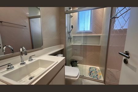 Apartamento à venda com 234m², 4 quartos e 4 vagas Apartamento à venda com 234m², 4 quartos e 4 vagasBanheiro da Suíte