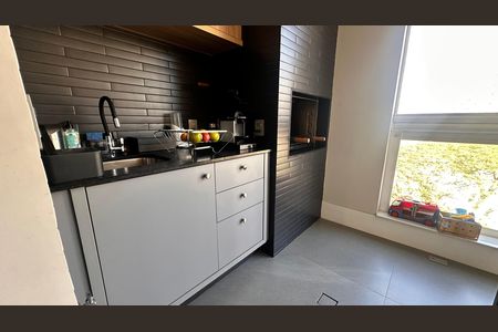 Apartamento à venda com 234m², 4 quartos e 4 vagas Apartamento à venda com 234m², 4 quartos e 4 vagasCozinha