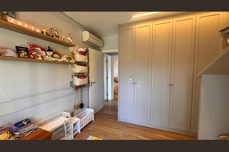 Apartamento à venda com 234m², 4 quartos e 4 vagas Apartamento à venda com 234m², 4 quartos e 4 vagasQuarto