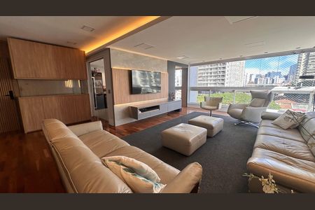 Apartamento à venda com 234m², 4 quartos e 4 vagas Apartamento à venda com 234m², 4 quartos e 4 vagasSala