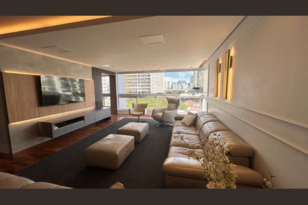 Apartamento à venda com 234m², 4 quartos e 4 vagas Apartamento à venda com 234m², 4 quartos e 4 vagasSala