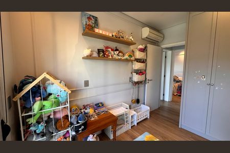 Apartamento à venda com 234m², 4 quartos e 4 vagas Apartamento à venda com 234m², 4 quartos e 4 vagasQuarto 2