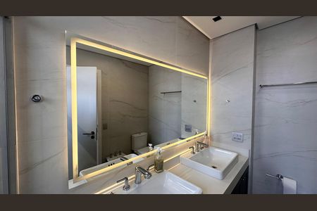Apartamento à venda com 234m², 4 quartos e 4 vagas Apartamento à venda com 234m², 4 quartos e 4 vagasBanheiro da Suíte 3