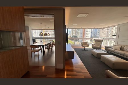 Apartamento à venda com 234m², 4 quartos e 4 vagas Apartamento à venda com 234m², 4 quartos e 4 vagasSala