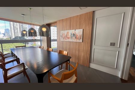 Apartamento à venda com 234m², 4 quartos e 4 vagas Apartamento à venda com 234m², 4 quartos e 4 vagasVaranda da Sala