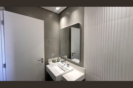 Apartamento à venda com 234m², 4 quartos e 4 vagas Apartamento à venda com 234m², 4 quartos e 4 vagasBanheiro social