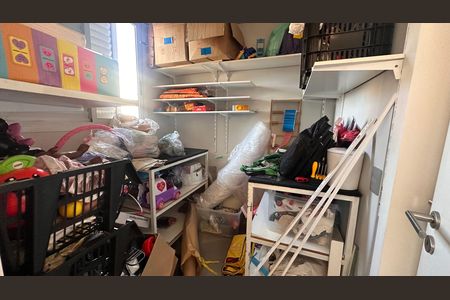 Apartamento à venda com 234m², 4 quartos e 4 vagas Apartamento à venda com 234m², 4 quartos e 4 vagasQuarto de serviço