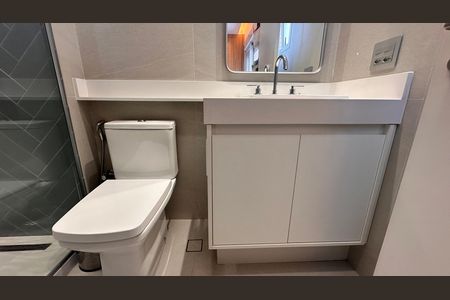 Apartamento à venda com 234m², 4 quartos e 4 vagas Apartamento à venda com 234m², 4 quartos e 4 vagasBanheiro da Suíte 2