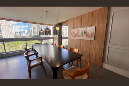 Apartamento à venda com 234m², 4 quartos e 4 vagas Apartamento à venda com 234m², 4 quartos e 4 vagasVaranda da Sala