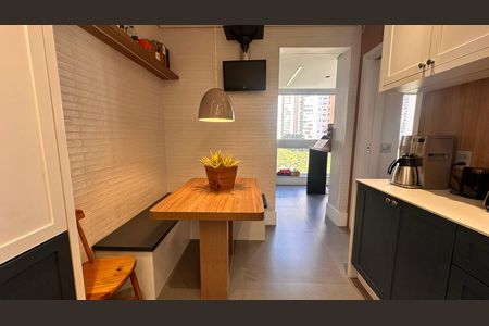 Apartamento à venda com 234m², 4 quartos e 4 vagas Apartamento à venda com 234m², 4 quartos e 4 vagasCozinha