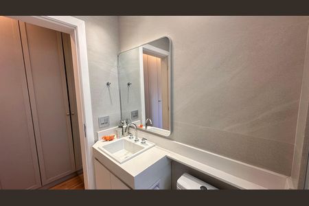 Apartamento à venda com 234m², 4 quartos e 4 vagas Apartamento à venda com 234m², 4 quartos e 4 vagasBanheiro da Suíte