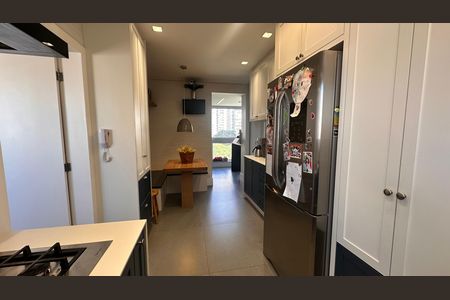 Apartamento à venda com 234m², 4 quartos e 4 vagas Apartamento à venda com 234m², 4 quartos e 4 vagasCozinha
