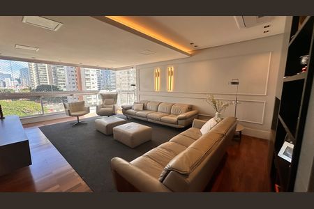Apartamento à venda com 234m², 4 quartos e 4 vagas Apartamento à venda com 234m², 4 quartos e 4 vagasSala