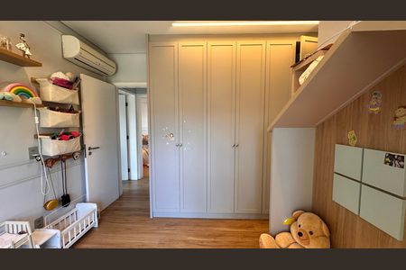Apartamento à venda com 234m², 4 quartos e 4 vagas Apartamento à venda com 234m², 4 quartos e 4 vagasQuarto