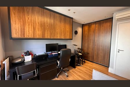 Apartamento à venda com 234m², 4 quartos e 4 vagas Apartamento à venda com 234m², 4 quartos e 4 vagasEscritório