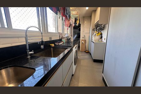 Apartamento à venda com 234m², 4 quartos e 4 vagas Apartamento à venda com 234m², 4 quartos e 4 vagasÁrea de serviço