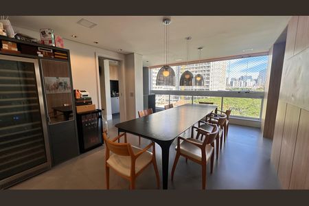 Apartamento à venda com 234m², 4 quartos e 4 vagas Apartamento à venda com 234m², 4 quartos e 4 vagasVaranda da Sala