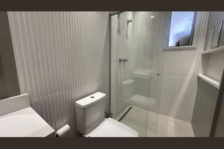 Apartamento à venda com 234m², 4 quartos e 4 vagas Apartamento à venda com 234m², 4 quartos e 4 vagasBanheiro social
