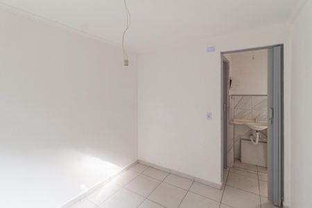 Quarto 2 de apartamento para alugar com 2 quartos, 38m² em Conjunto Habitacional Presidente Castelo Branco, Carapicuíba