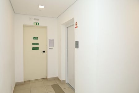 Apartamento para alugar com 32m², 2 quartos e sem vagaÁrea comum - Saguão do andar