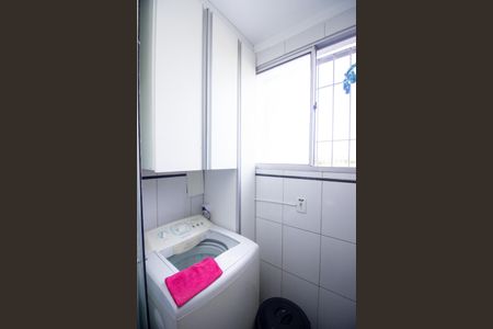 Apartamento à venda com 60m², 3 quartos e 1 vaga Apartamento à venda com 60m², 3 quartos e 1 vagaCozinha e Área de Serviço