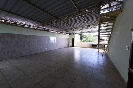 Casa para alugar com 360m², 4 quartos e 4 vagasSalão